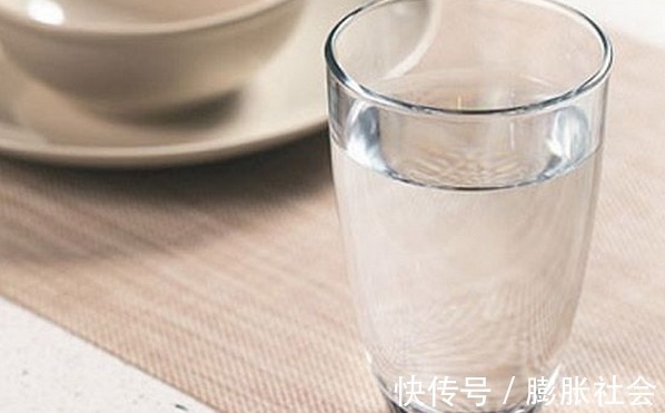 早上起床|早上起床后别喝它,会让你少活10年,可是大部分人都有此习惯