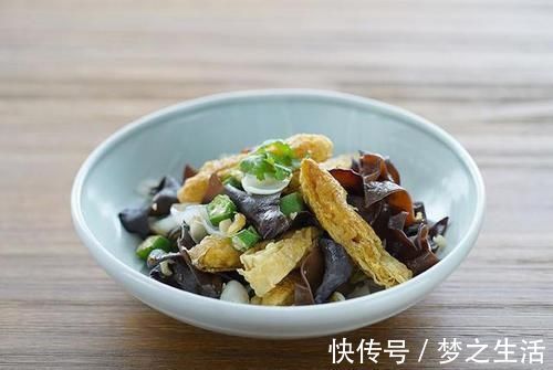 百合|晒晒我家的晚餐，经典三菜一汤，网友：拒绝精致穷，不剩菜不浪费