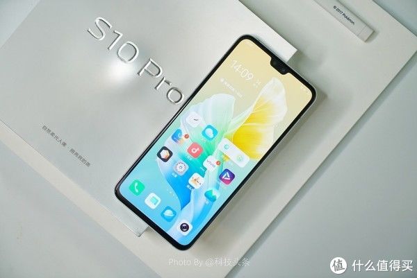 同款|蔡徐坤同款vivo S10 Pro首发评测：最强自拍+1亿像素，双面都好玩