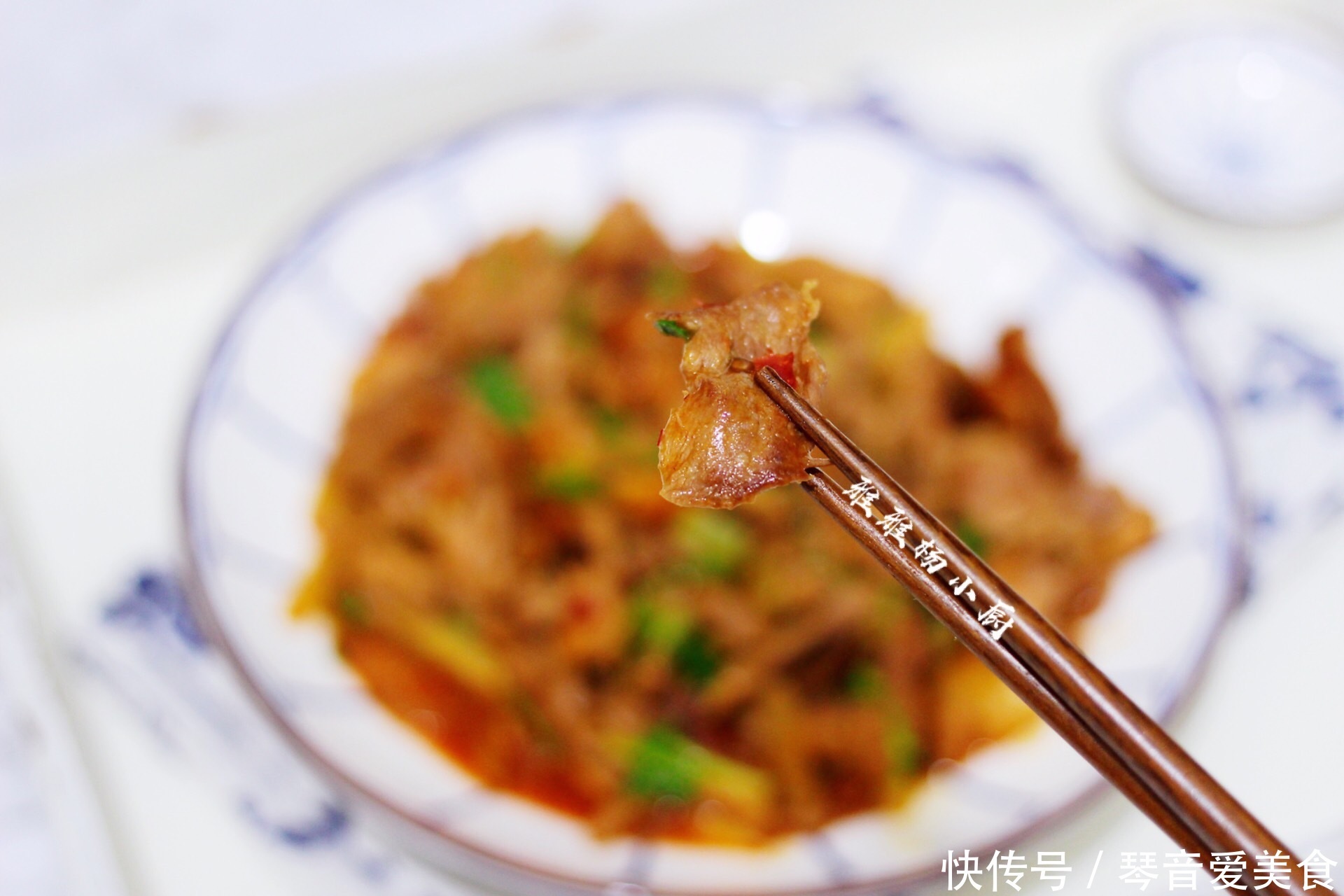 把鸭皮|鸭肉和此是绝配,简单爆炒,香嫩开胃,润而不燥,下酒又下饭