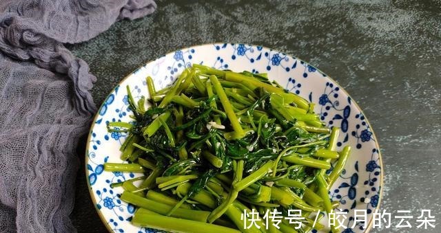 水淀粉|炒空心菜时,不要直接下锅炒,记住这个小技巧,空心菜翠绿可口!