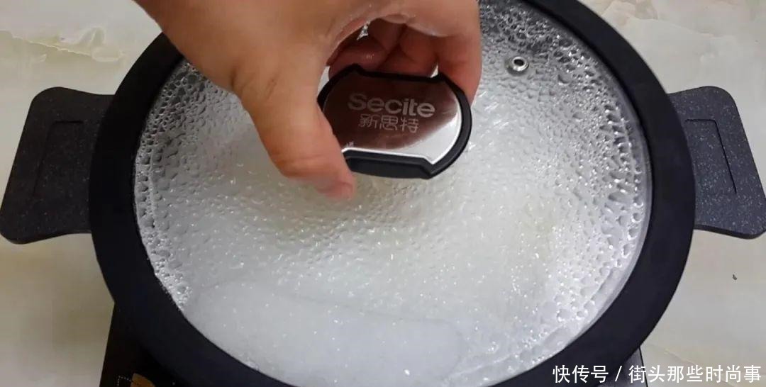 我家面条就爱这么吃,筷子一搅,做出创意凉拌面,比凉皮劲道好吃