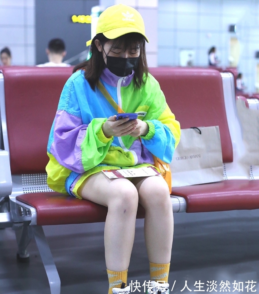 小巧 赖美云又穿彩虹装,“公主切”发型抢镜,圆脸姑娘别学她!