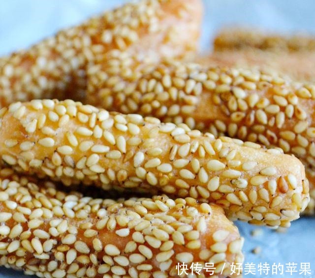 香酥芝麻条,个个香酥嘎嘣脆,比买的好吃