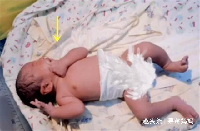 护士|刚出生的宝宝怕被“打”，用力把自己掐哭，宝妈看后哭笑不得