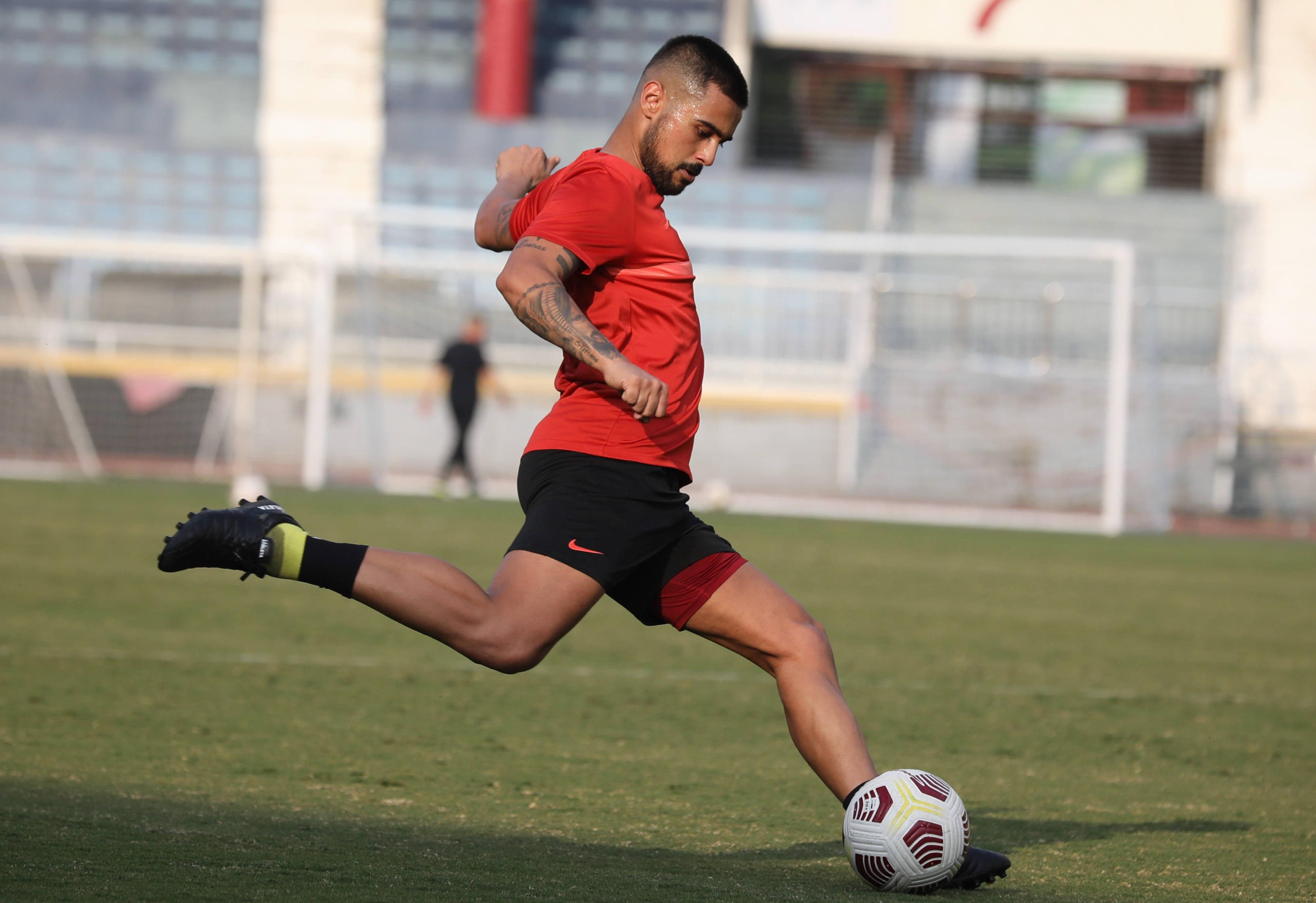 萊昂納多|山東泰山戰(zhàn)河北全力爭勝，費(fèi)萊尼或休戰(zhàn)，萊昂納多反戈舊主成看點