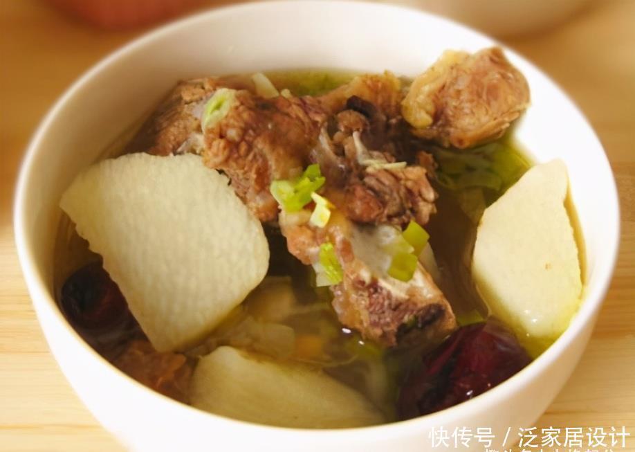  山药和牛肉是天生一对，上锅炖一炖，暖身养胃驱寒保暖，冷天多吃