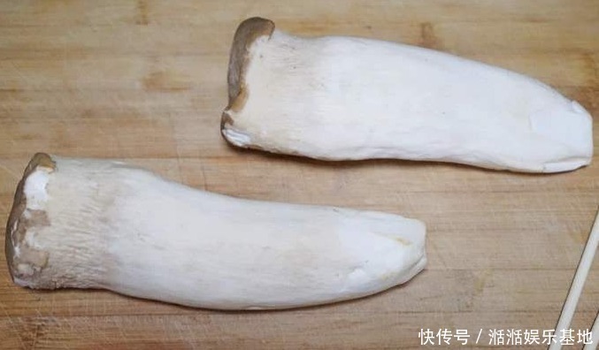 买杏鲍菇时，该挑大的还是小的菜贩子透露，今后别再乱买了