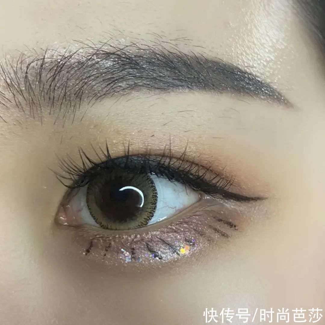 眼线|我关注了100位美妆博主，还是没学会化妆