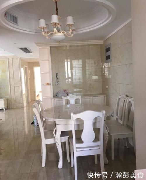 新房|参观同事家新房,全屋贴瓷砖,还把冰箱放在阳台的,头一次见啊