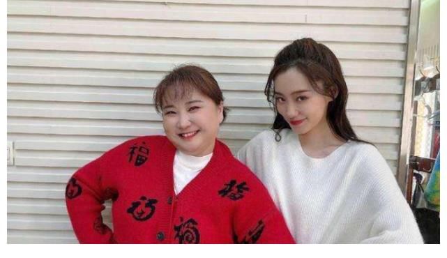 央视2022年春晚语言类节目彩排，贾玲张小斐现身，还有搭档许君聪