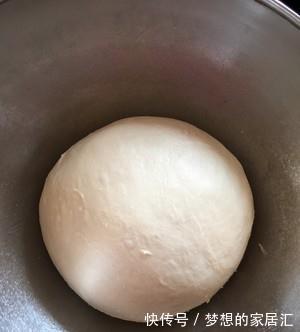 家庭早餐面包做法，蒜香面包，简单美味，全家都喜欢，吃不够