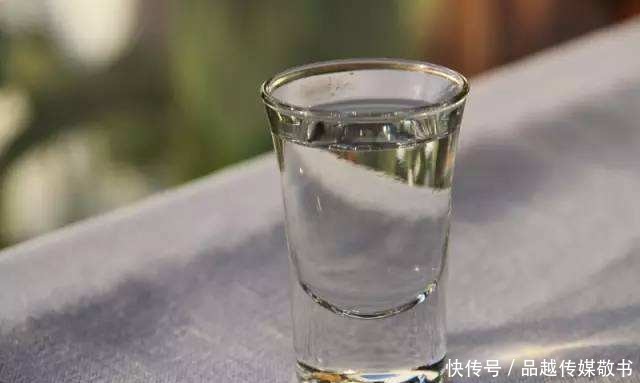  酒水的利润高吗？不就是用粮食造的吗？为何卖这么贵？