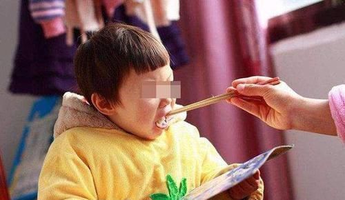 孩子|你还在用这些方法喂养孩子吗?再这样喂,孩子的胃会越吃越“废”