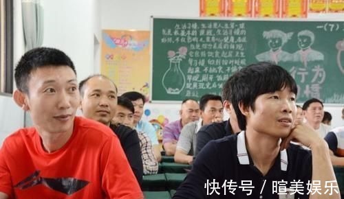 学生|90后辣妈穿着“抢眼”开家长会,成全班焦点,考虑过孩子感受吗