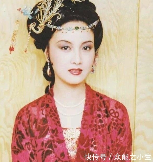 曹雪芹$害死贾元春的真凶,是与她同时回家省亲的吴贵妃