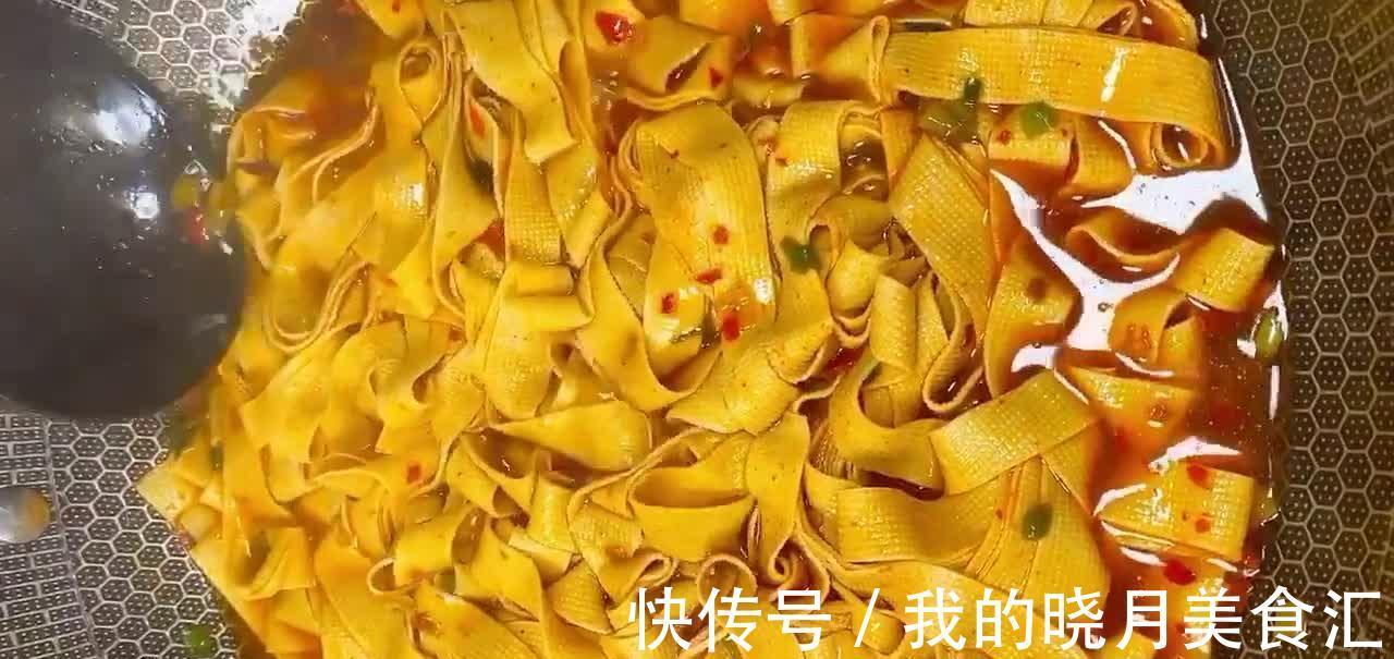 干豆腐皮怎么做好吃?不炒不炸,香辣入味,搭配米饭比肉都香