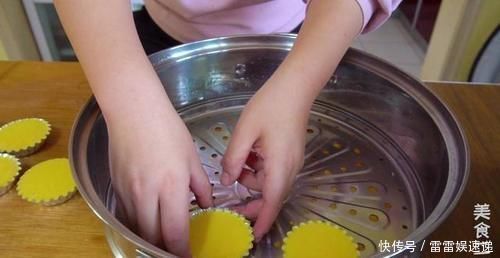 蒸蛋糕，不用打发鸡蛋不用烤箱，随便搅搅面糊，到锅个个蓬松柔软