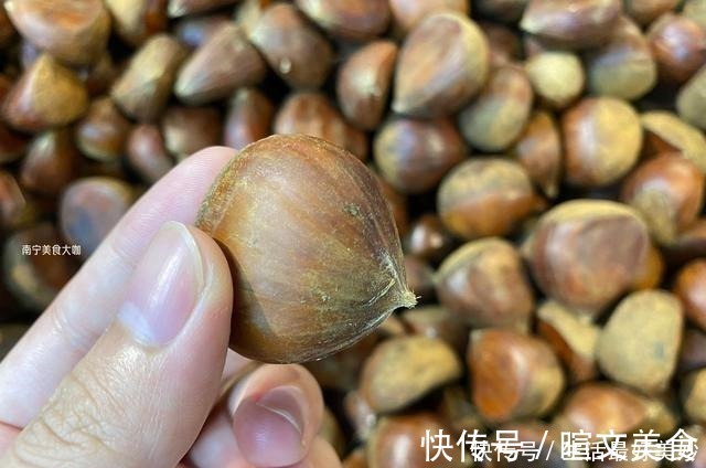 扁形|板栗买圆的还是扁的好教你4个挑选妙招,买到手的个个香甜粉糯