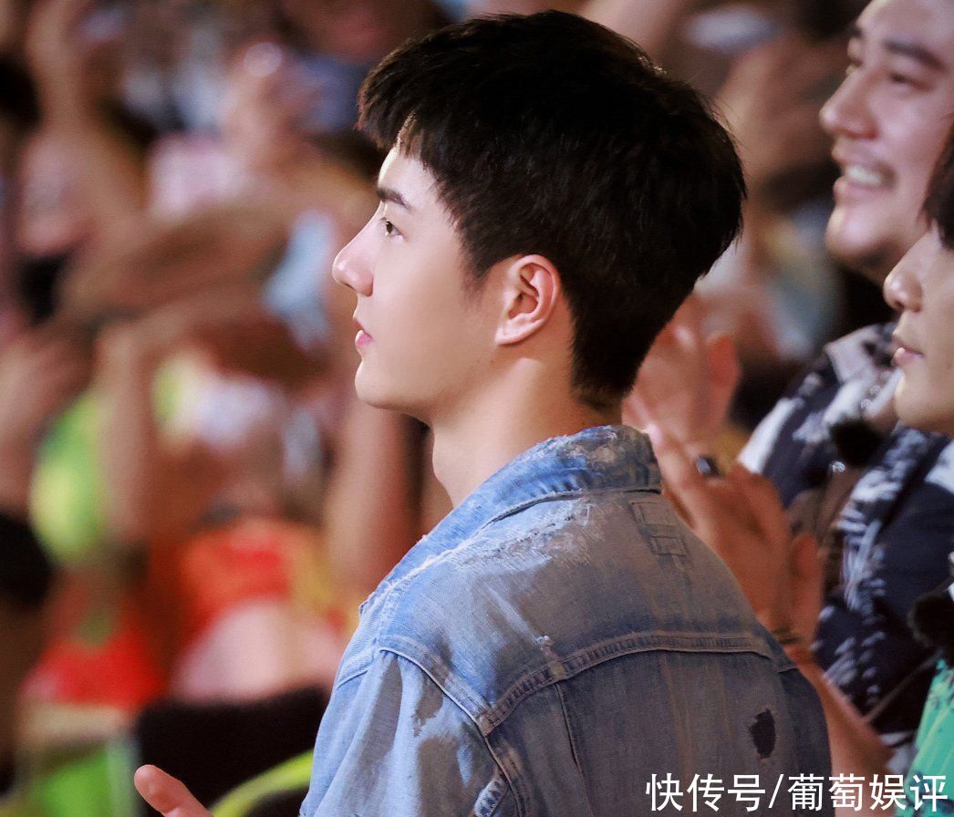 颜值|《天天向上》乐山路透,离开了百万修图师后,王一博颜值没搞错吧