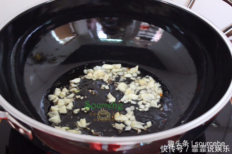 炒油麦菜时,多加一步,翠绿爽口,清香味美,比饭店还好吃