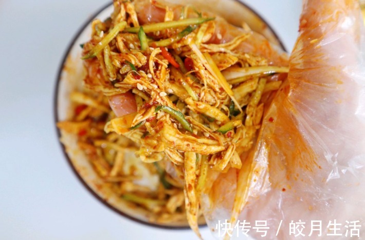 陈醋|让人胃口大开的凉拌菜,香辣红油鸡丝,色泽红亮,好吃不长胖