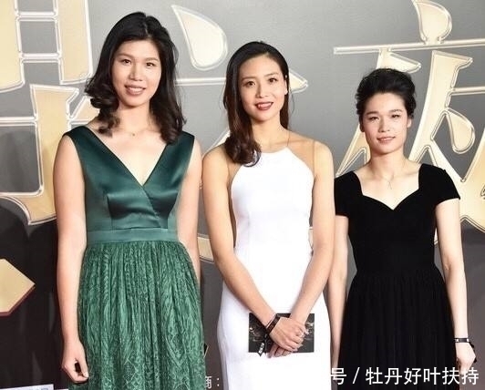 二传|魏秋月露背装,身材窈窕,气质高雅,不愧是当时亚洲最美二传!