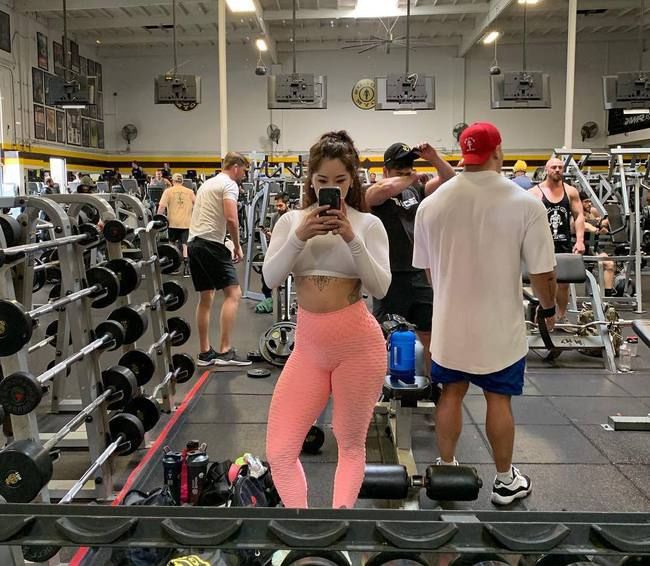 韩国|韩国姑娘健身为增重，120斤的体重，粗腿很明显