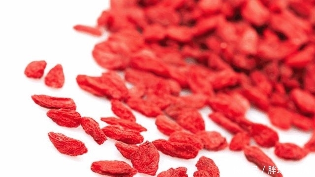 精河县精深加工,把每颗枸杞都“吃干榨尽”!