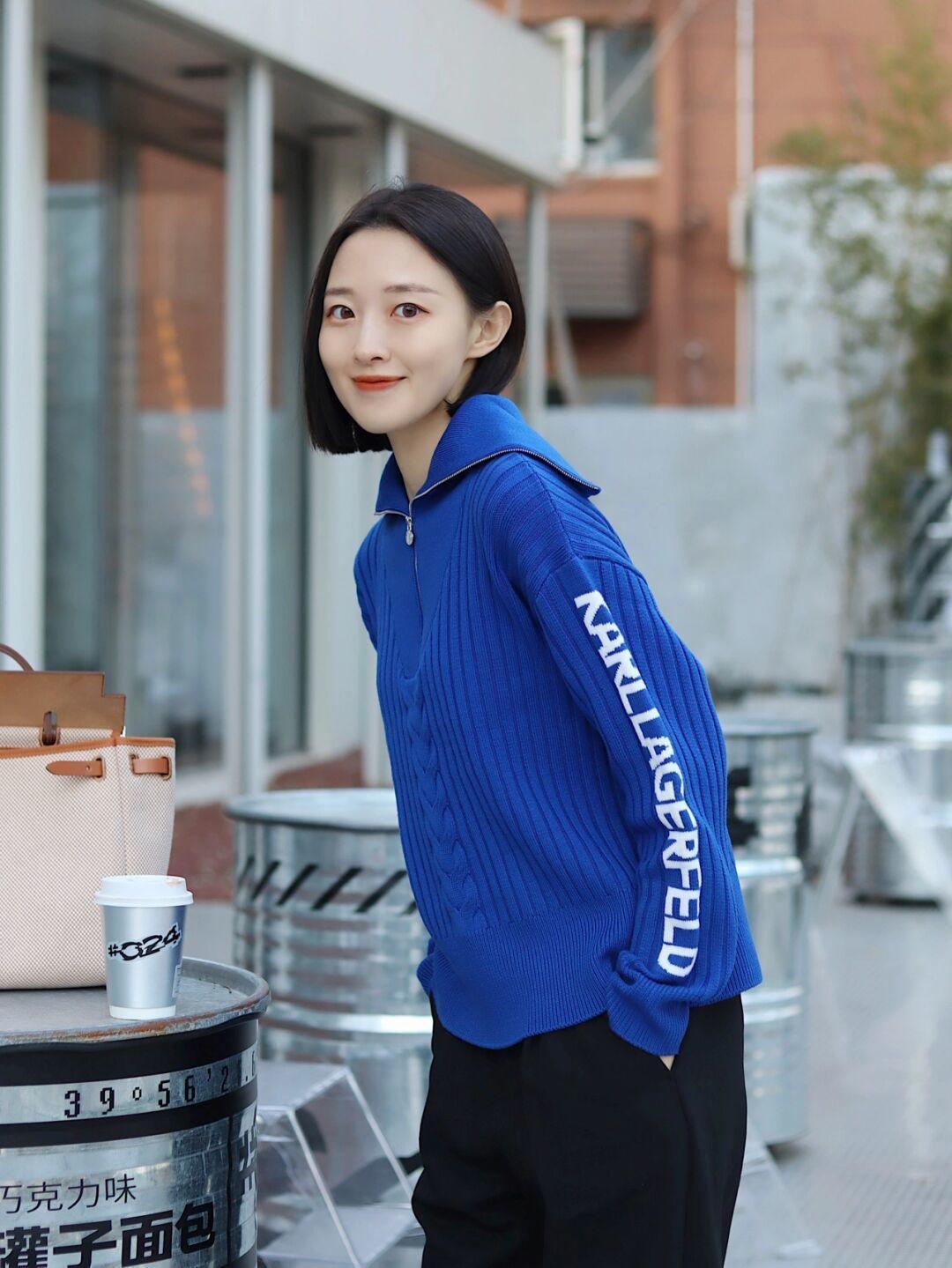 气质 女人会打扮才最优雅,试试“毛衣”的搭配,简约舒适显气质