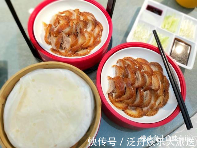 沂蒙炒鸡|老丈人办升学宴，我随礼一千元，看看他安排的这桌菜，值多少钱