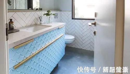 墙面处|窗边这样设计,一边悬空书桌做书房,另一边卡座做休闲区,省30平