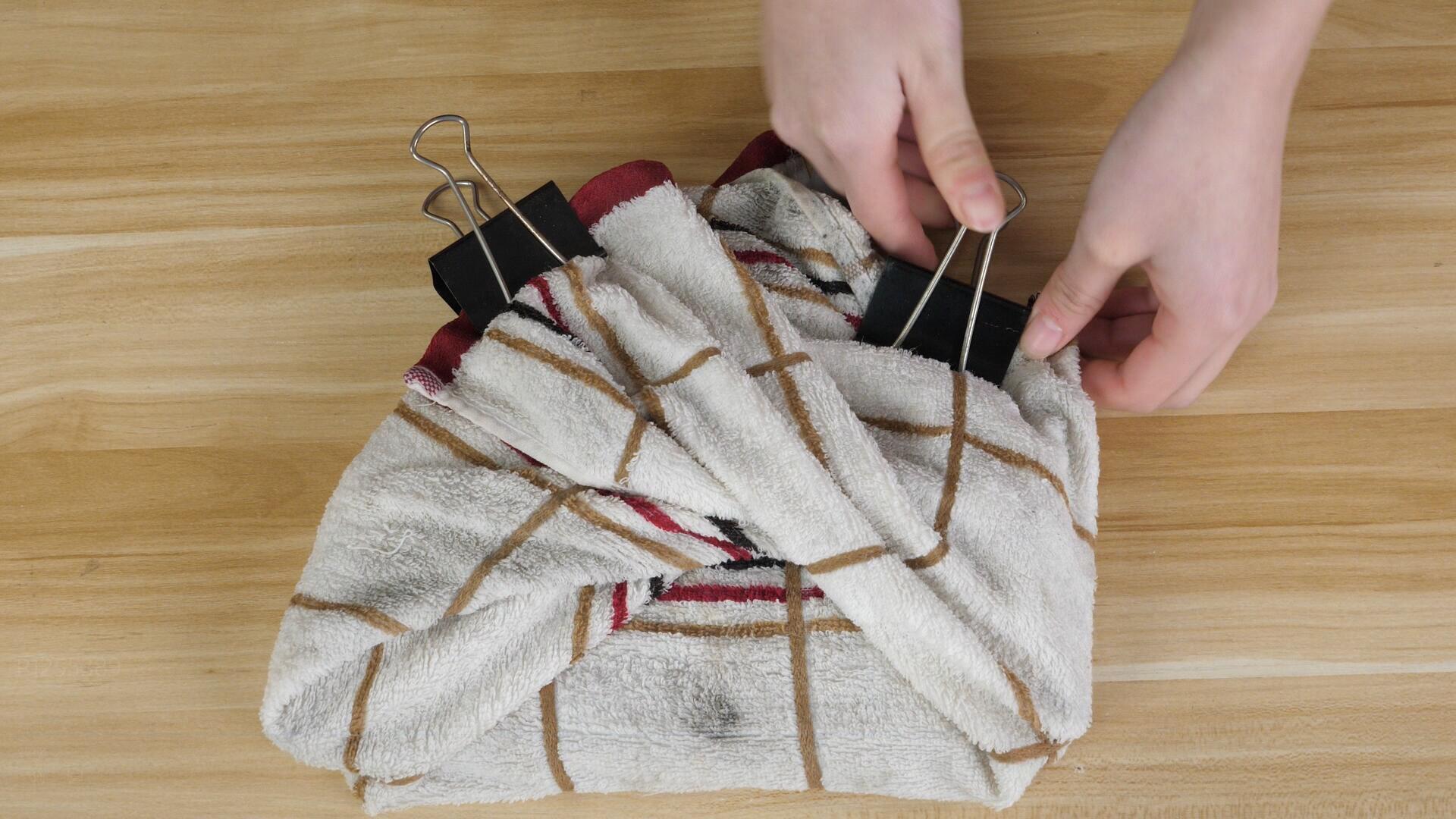 今天才知道，擦玻璃还有这么个窍门，不用一滴水，干净明亮没水渍