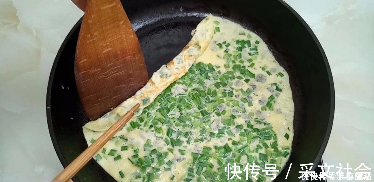 口水|早餐新吃法, 手不沾面, 做出来比鸡蛋饼营养又好吃, 边吃边流口水