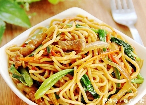 担心|在家里就可以做出好吃的炒面,不用去担心卫生的小吃摊解馋了