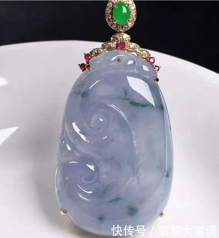 翡翠|翡翠故事:为什么一对翡翠如意带勾能拍出几千万的高价!