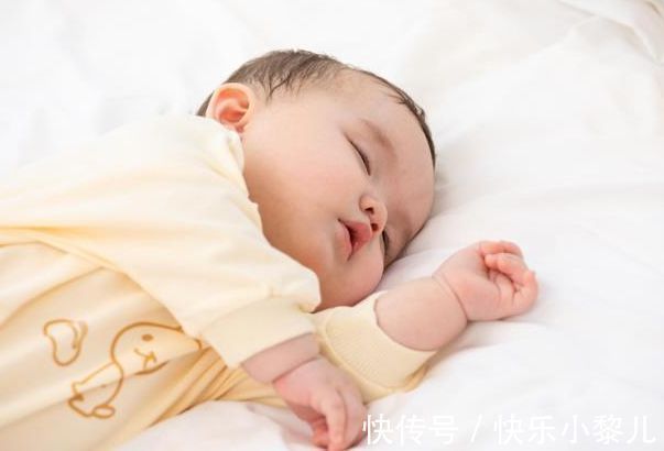 孩子|宝宝的“睡姿”暗示不同性格，若你家娃是第3种，家长就偷着乐吧