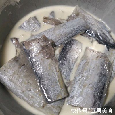 酥炸带鱼|#鲜到鲜得，月满中秋，沉鱼落宴#酥炸带鱼