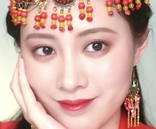 化妆|小姐姐脸上画“东宫小枫”仿妆,起初以为开玩笑,最后孪生姐妹