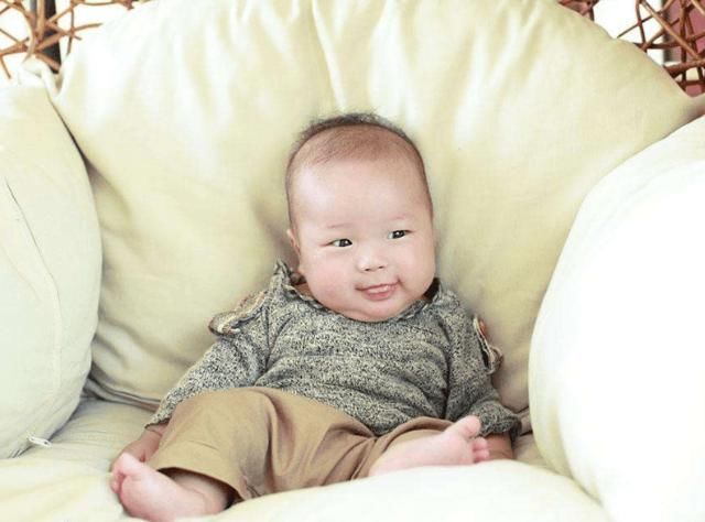 身体|宝宝多大会走孩子一岁前身体各项发育标准表,看看你家娃达标没