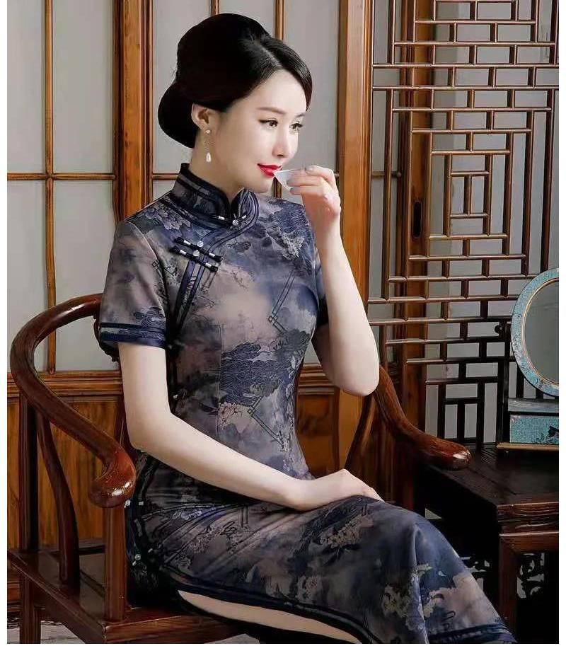 写真 中国女性为什么都喜欢穿旗袍,除了展现女性的优雅和气质外,而是情怀