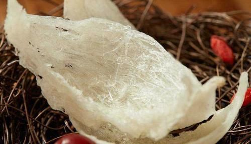 姐妹2人，一个孕期妈妈吃燕窝，一个没吃，2人如今差距明显