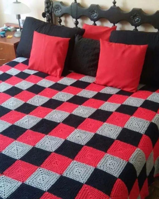 零线太多别浪费,试试钩一钩拼花抱枕,在家非常好用!附图解