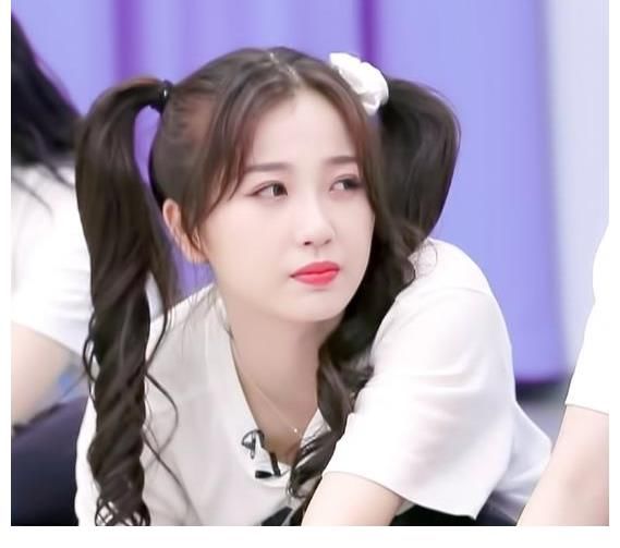 沈小婷從C位掉到16名，外國人也覺得離譜，明白這節(jié)目為啥挨罵了