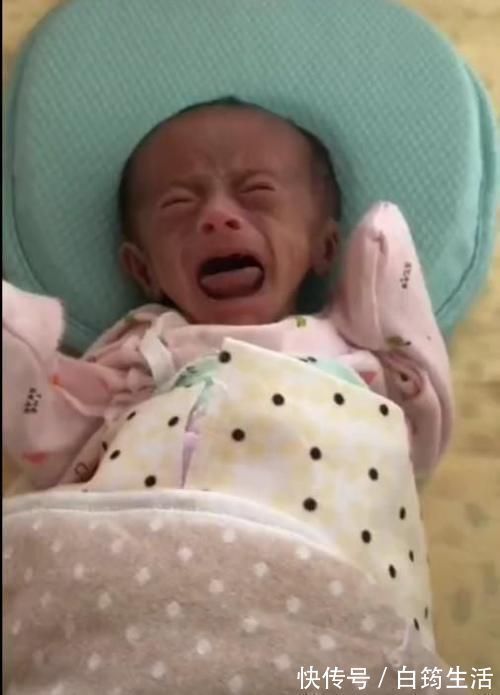 外星人|宝宝刚出生时像个外星人,宝妈坚持抚养,一年后:还好当时没丢
