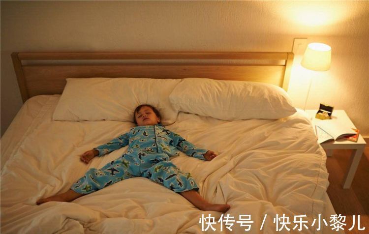 被子|秋冬季节警惕“蒙被综合症”，宝宝睡觉时父母对保暖的误解太深