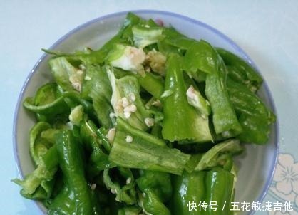 这样,青椒,好吃却不辣,孩子们很喜欢,每次上桌都要吃