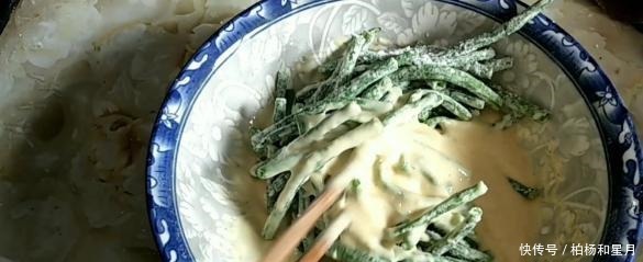 妈妈用了30年的单饼配方，柔软筋道，凉了不硬，配上炸豆角，香