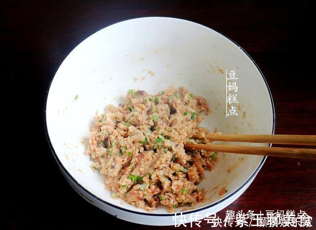 莲藕猪肉丸的做法，方法简单，真香！过年孩子抢着吃