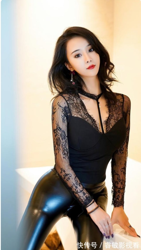 小姐姐 黑色皮裤到底该怎么搭配才时尚好看？小姐姐这样搭配时尚又好看